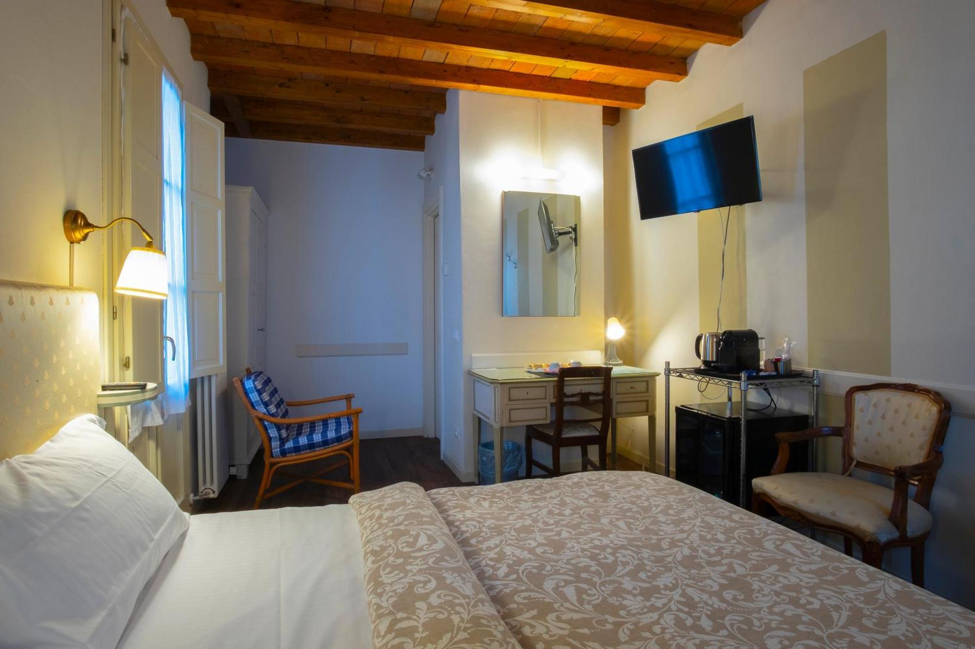 Il Cortiletto Hotel เปียเชนซา ภายนอก รูปภาพ