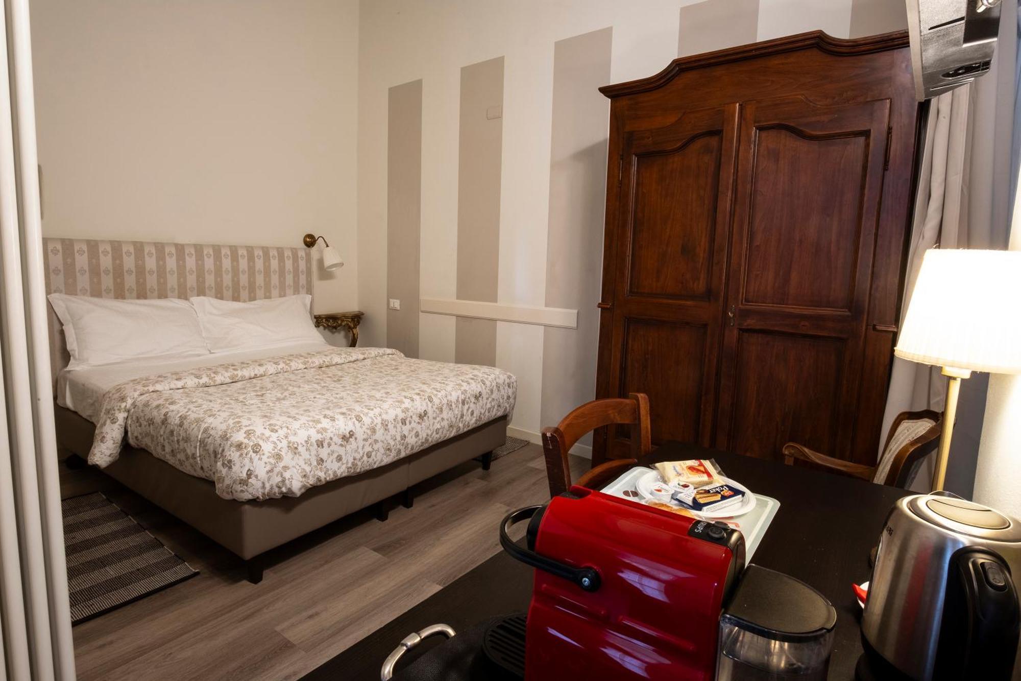 Il Cortiletto Hotel เปียเชนซา ภายนอก รูปภาพ