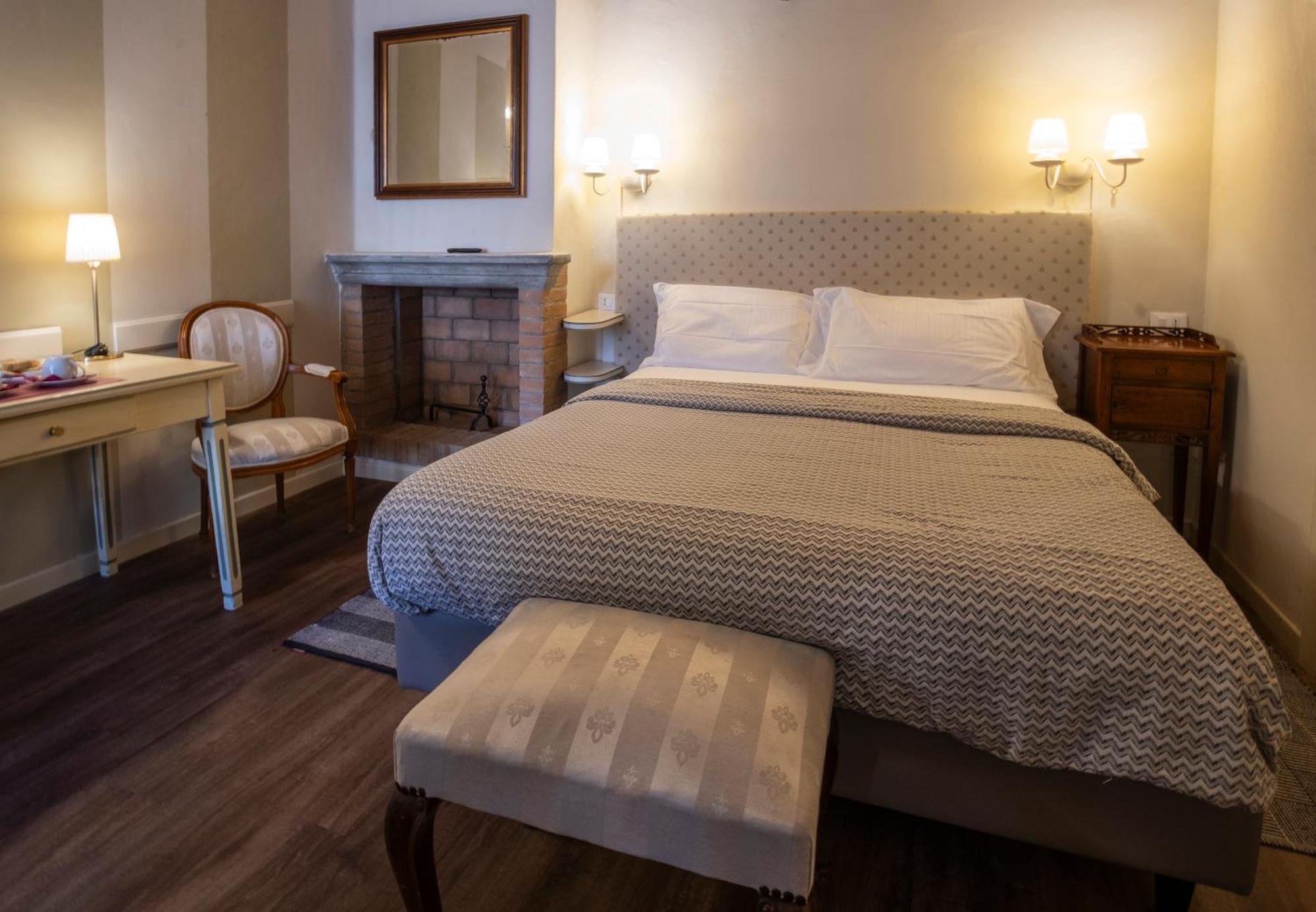 Il Cortiletto Hotel เปียเชนซา ภายนอก รูปภาพ