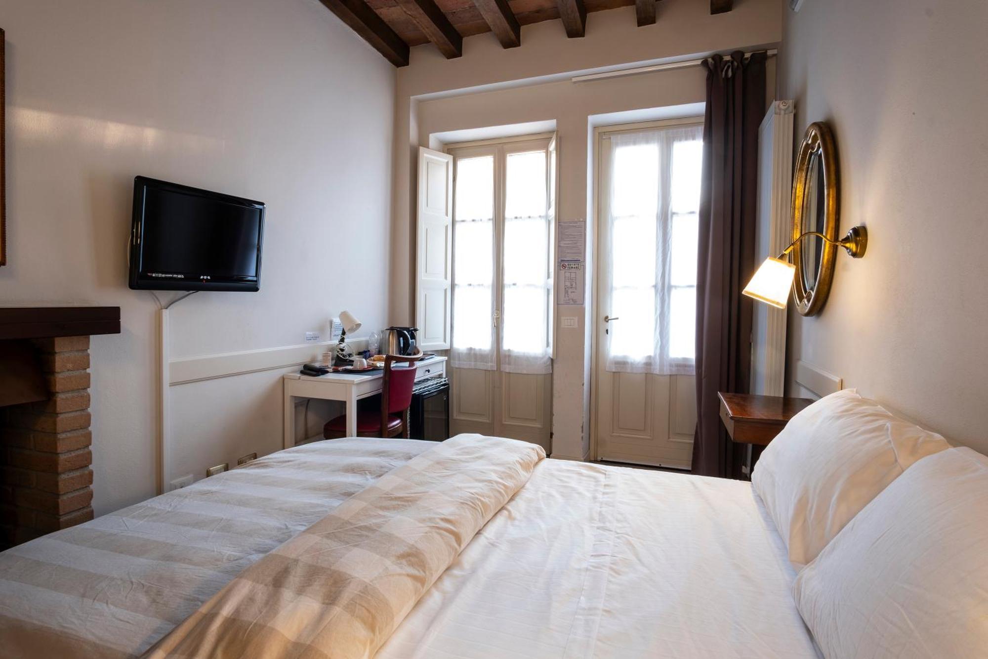 Il Cortiletto Hotel เปียเชนซา ภายนอก รูปภาพ