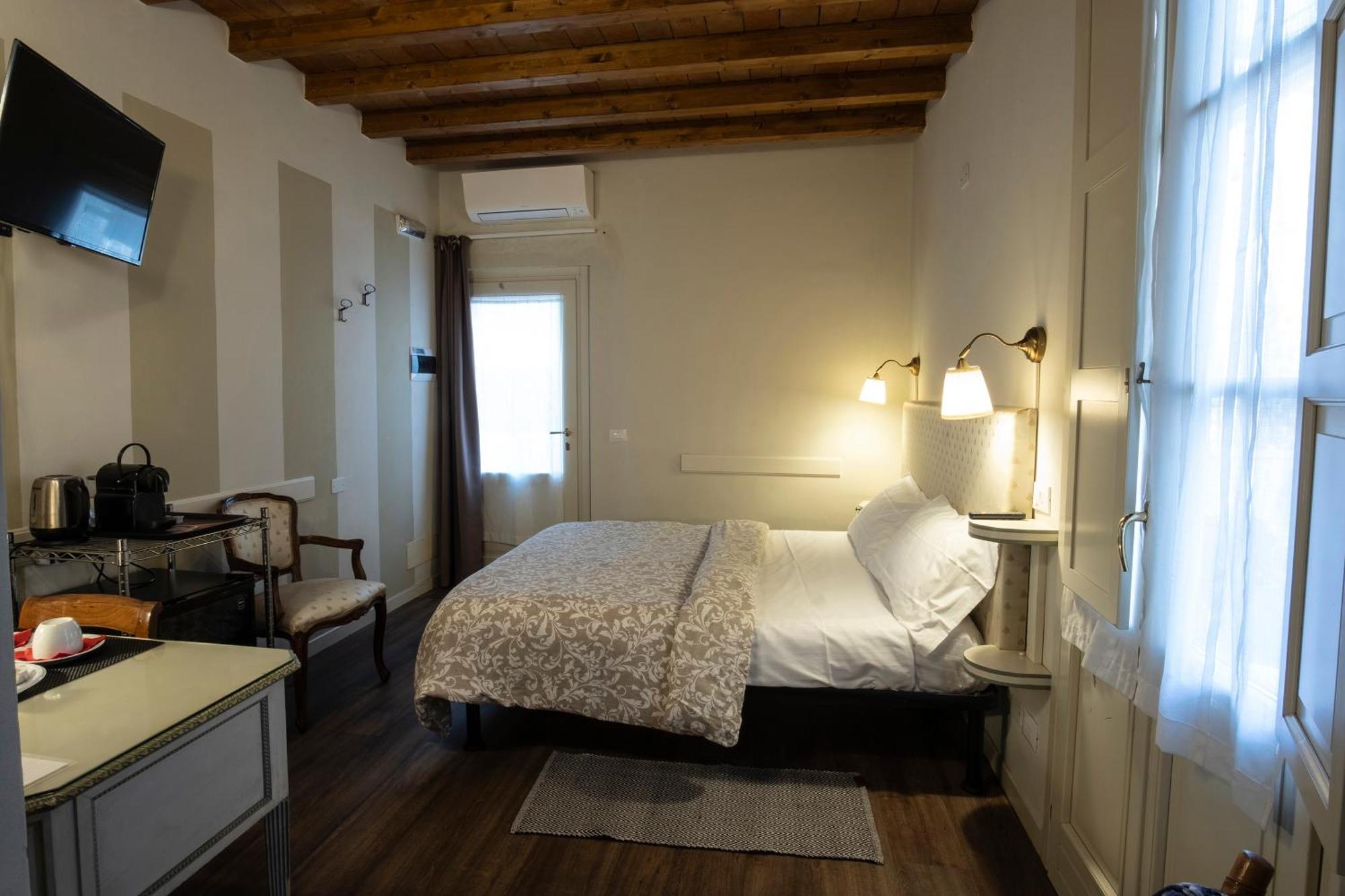 Il Cortiletto Hotel เปียเชนซา ภายนอก รูปภาพ