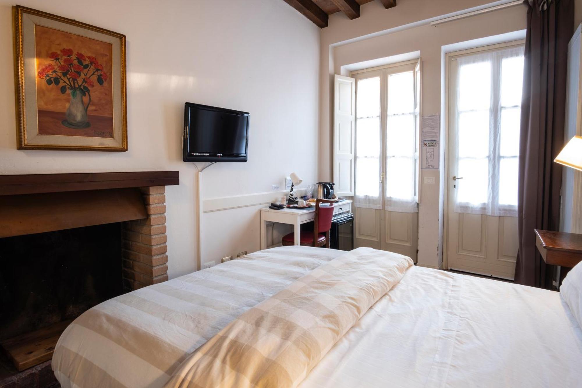 Il Cortiletto Hotel เปียเชนซา ภายนอก รูปภาพ