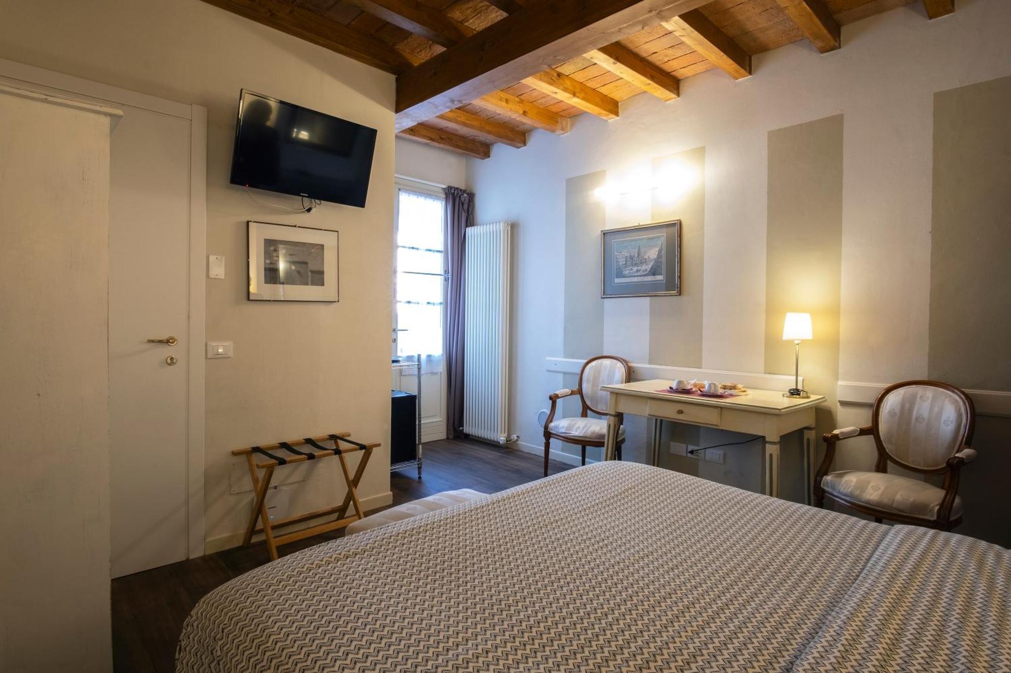 Il Cortiletto Hotel เปียเชนซา ภายนอก รูปภาพ