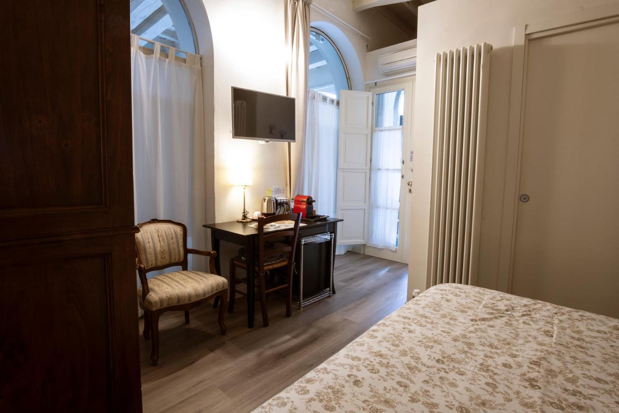 Il Cortiletto Hotel เปียเชนซา ภายนอก รูปภาพ