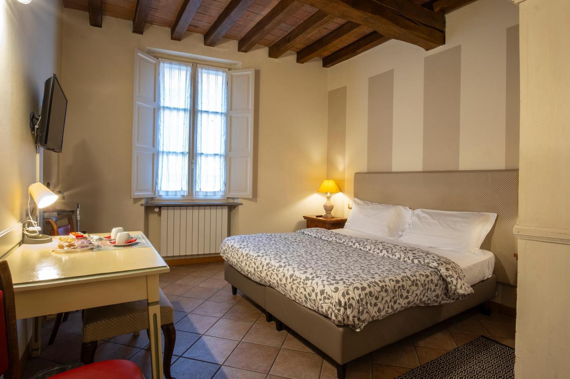 Il Cortiletto Hotel เปียเชนซา ภายนอก รูปภาพ