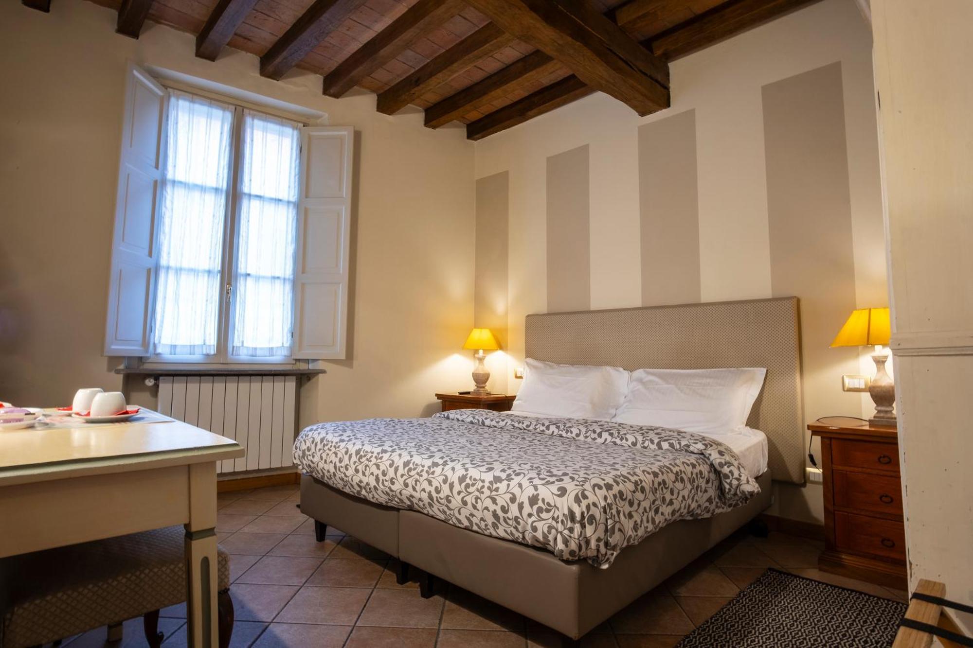 Il Cortiletto Hotel เปียเชนซา ภายนอก รูปภาพ