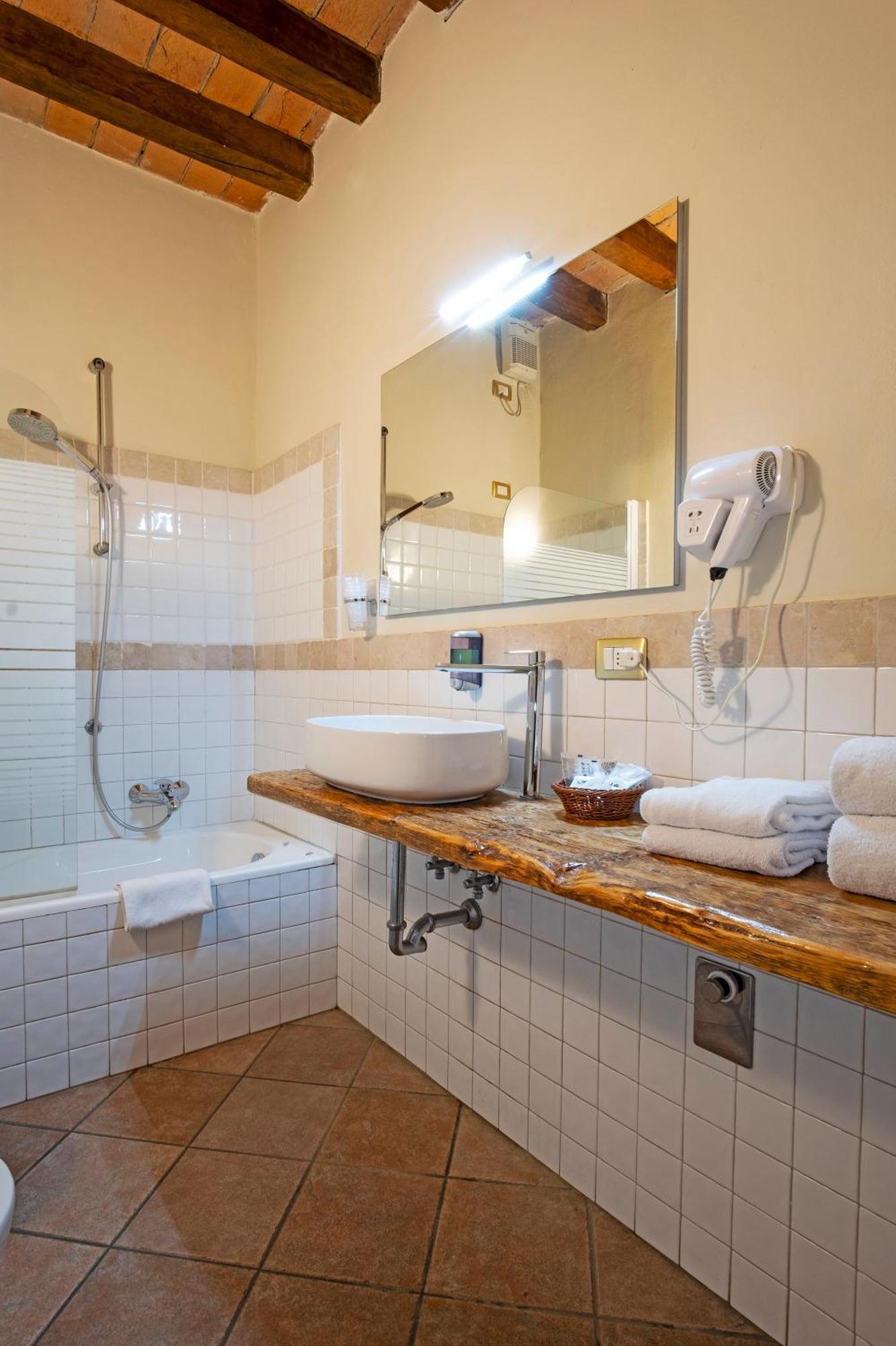 Il Cortiletto Hotel เปียเชนซา ภายนอก รูปภาพ