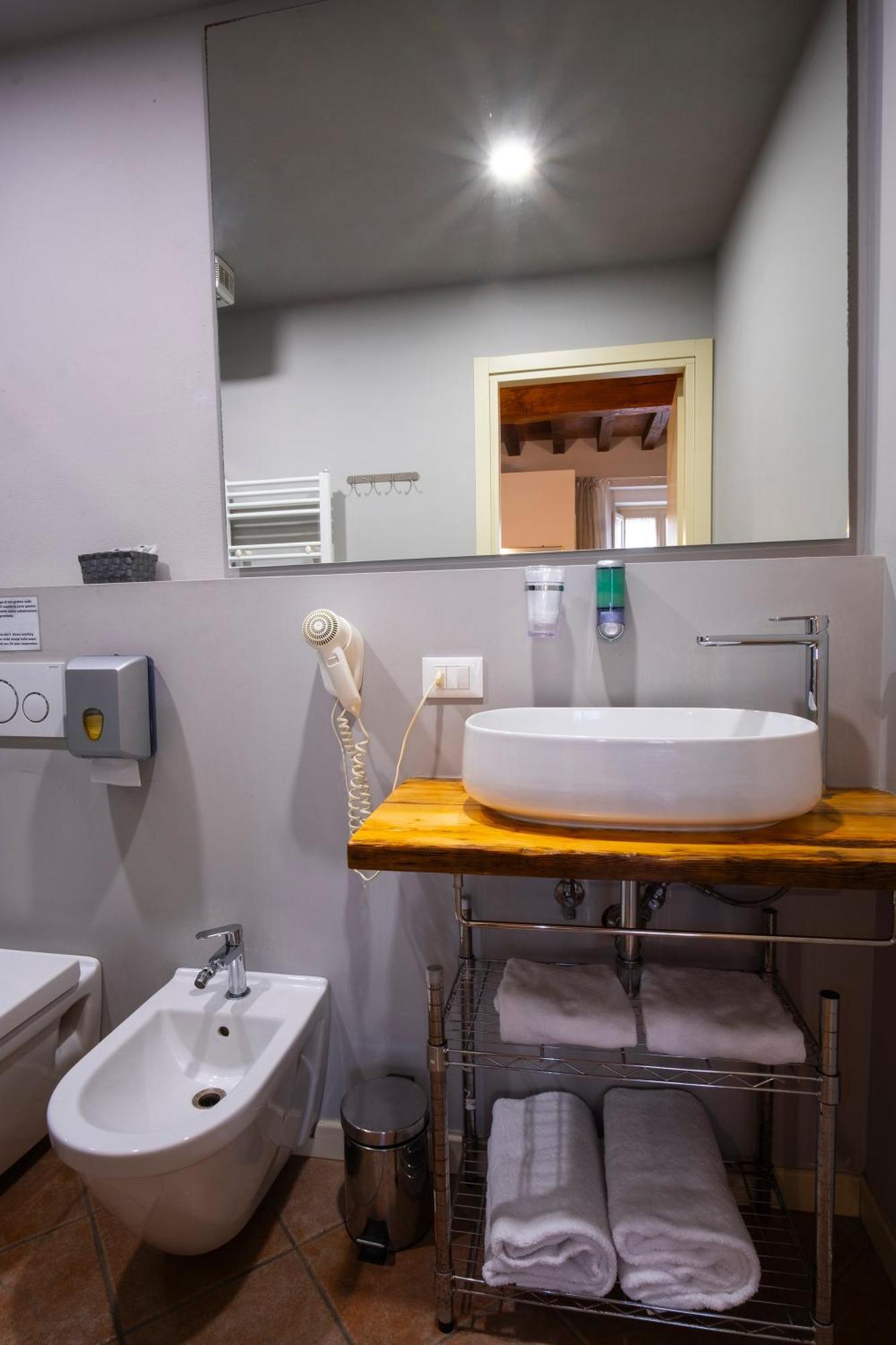 Il Cortiletto Hotel เปียเชนซา ภายนอก รูปภาพ