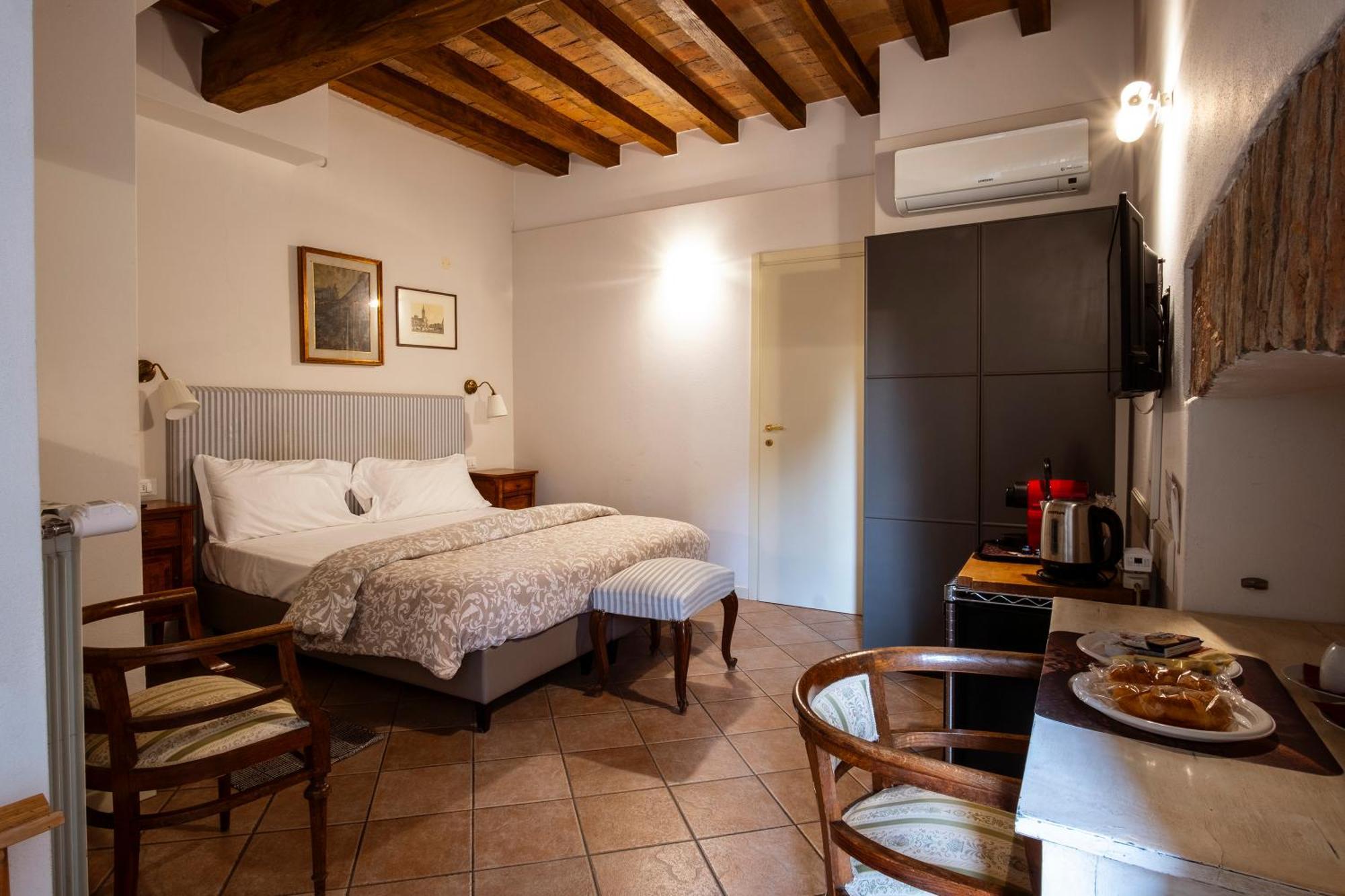 Il Cortiletto Hotel เปียเชนซา ภายนอก รูปภาพ